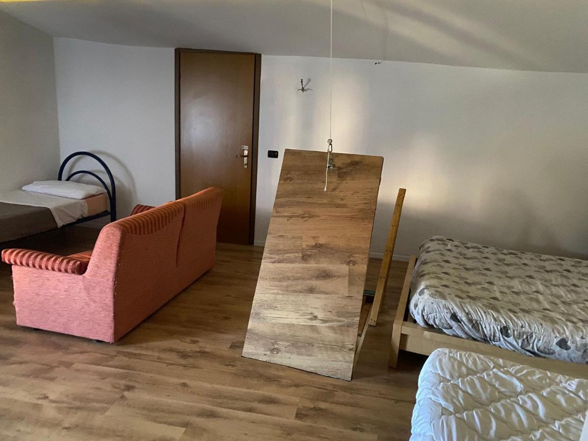 Lovely 1 Room Bedroom Loft, 20 Mins To Bgy Airport Pradalunga Luaran gambar