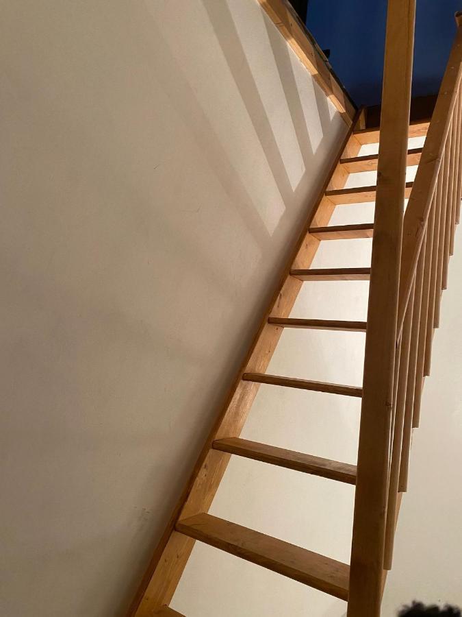 Lovely 1 Room Bedroom Loft, 20 Mins To Bgy Airport Pradalunga Luaran gambar