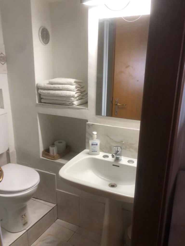 Lovely 1 Room Bedroom Loft, 20 Mins To Bgy Airport Pradalunga Luaran gambar